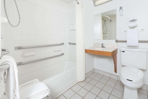 Super 8 by Wyndham Front Royal image 14