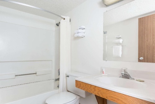 Super 8 by Wyndham Front Royal image 16